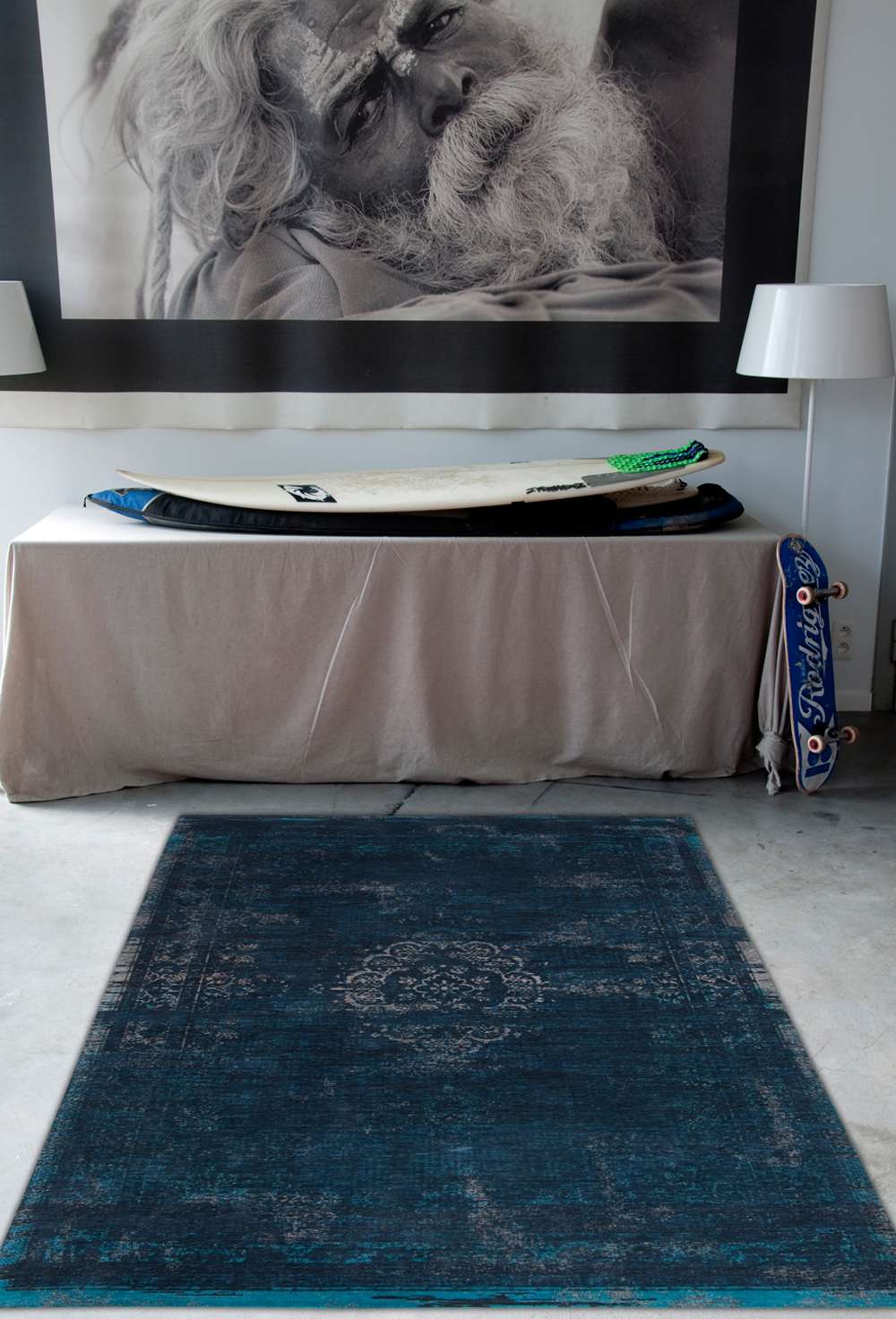 Fading World 8254 Blue Night gulvteppe