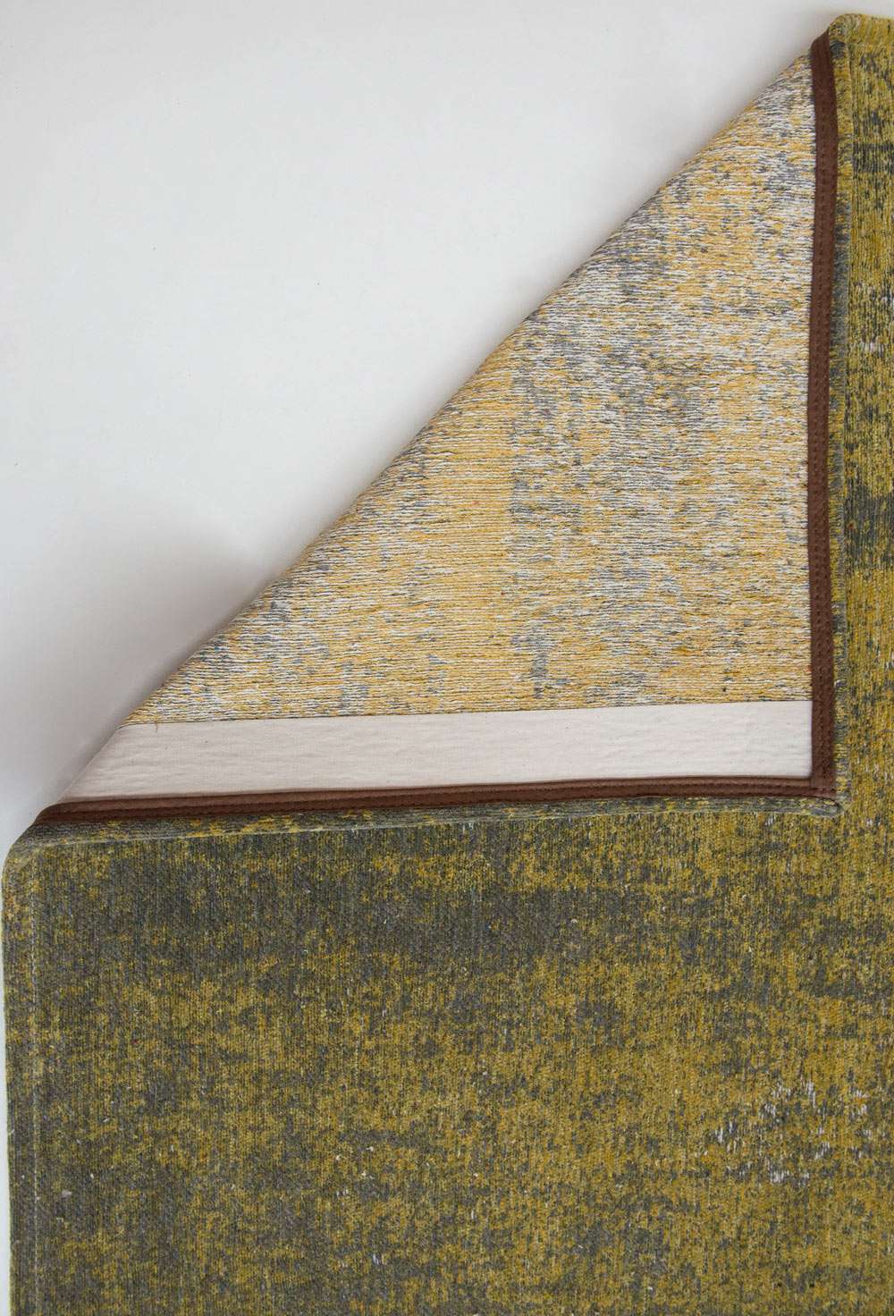 Fading World 8638 Yuzu Cream gulvteppe