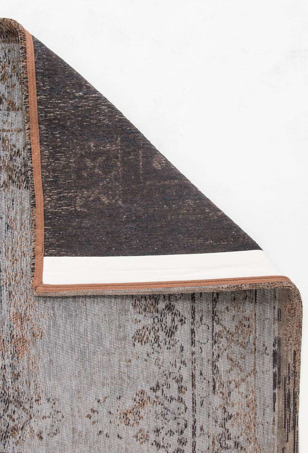 Fading World 8257 Grey Ebony gulvteppe