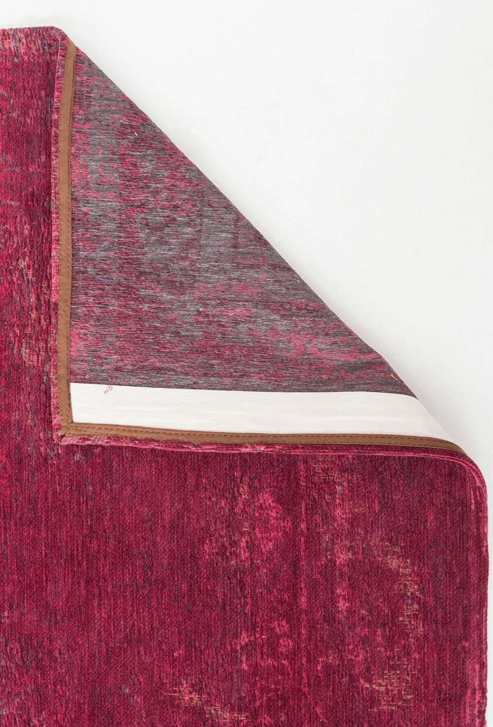 Fading World 8260 Scarlet gulvteppe