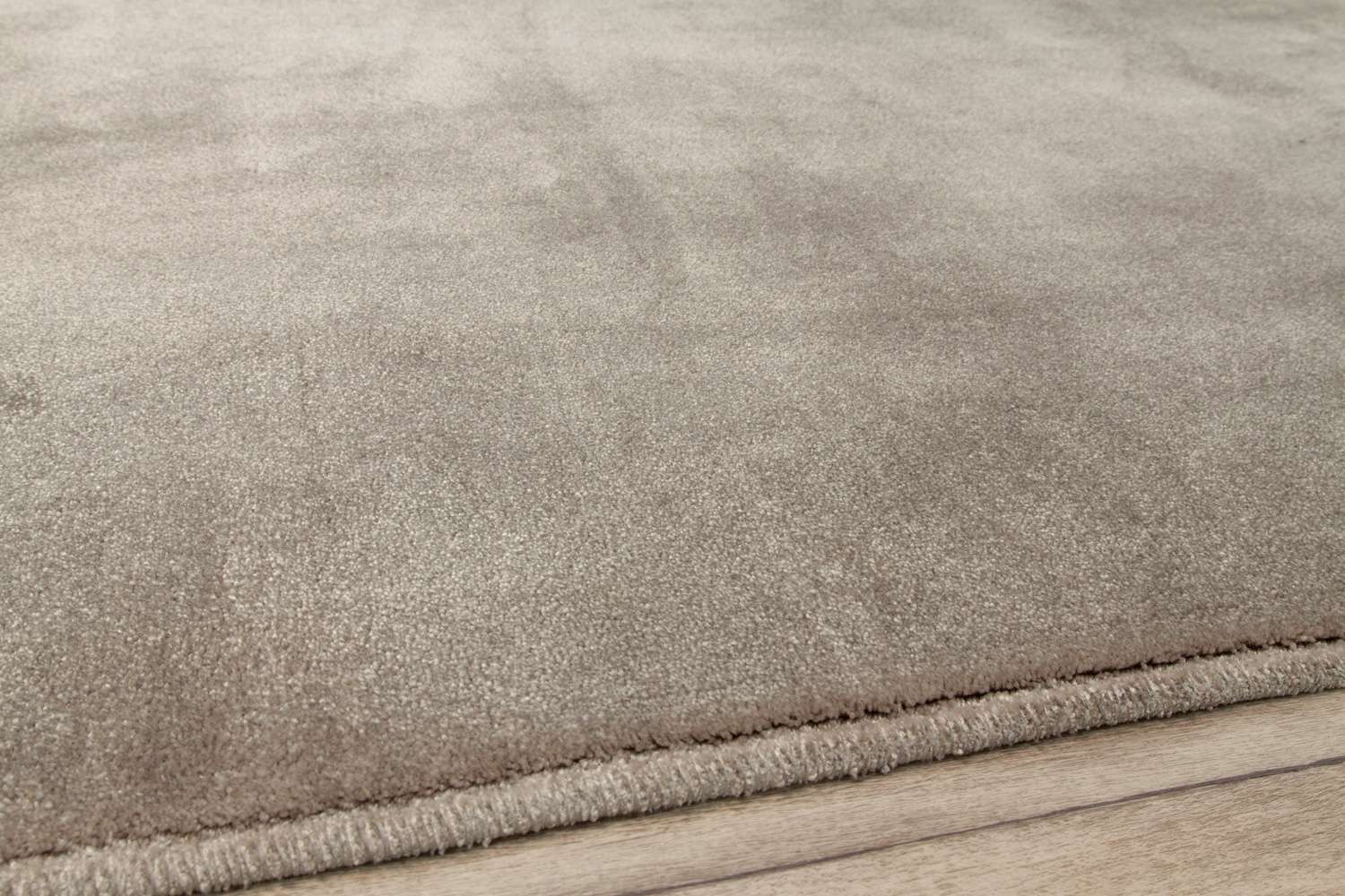 Maserati 115 Taupe kantet gulvteppe