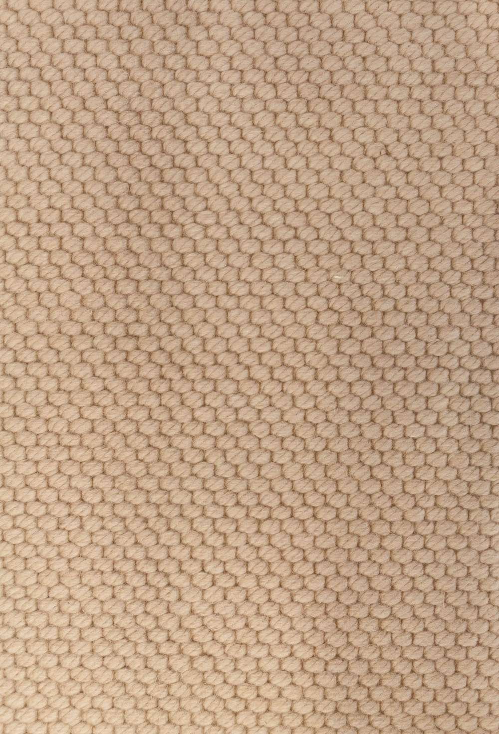 Alpha 16 Sand vegg til vegg teppe