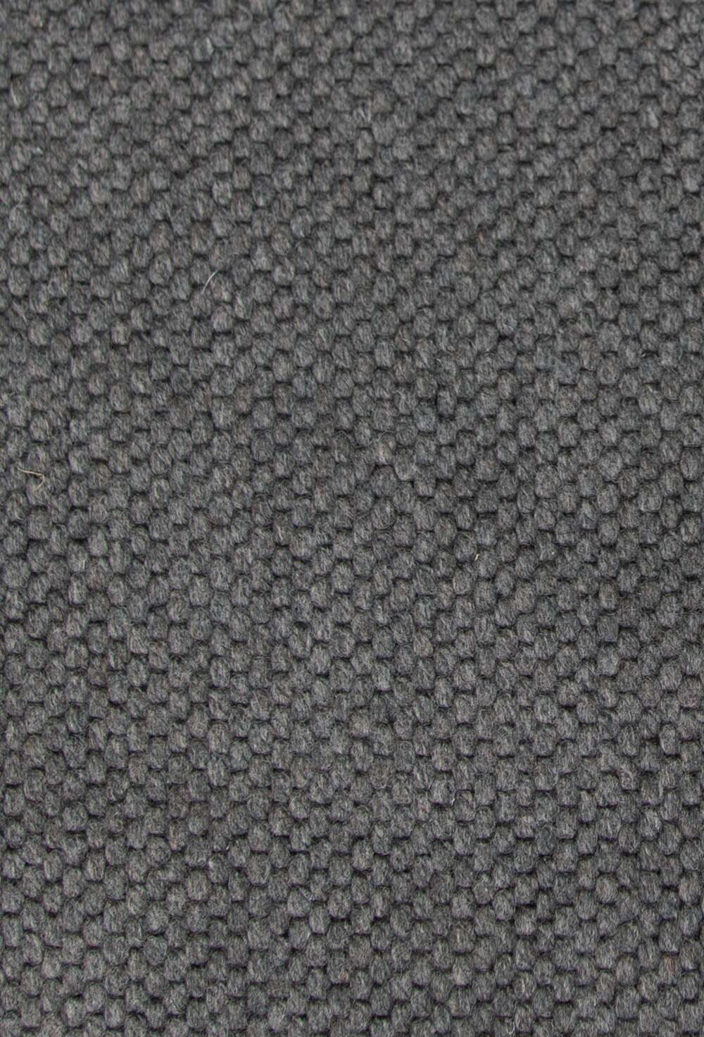 Alpha 23 Antracite vegg til vegg teppe