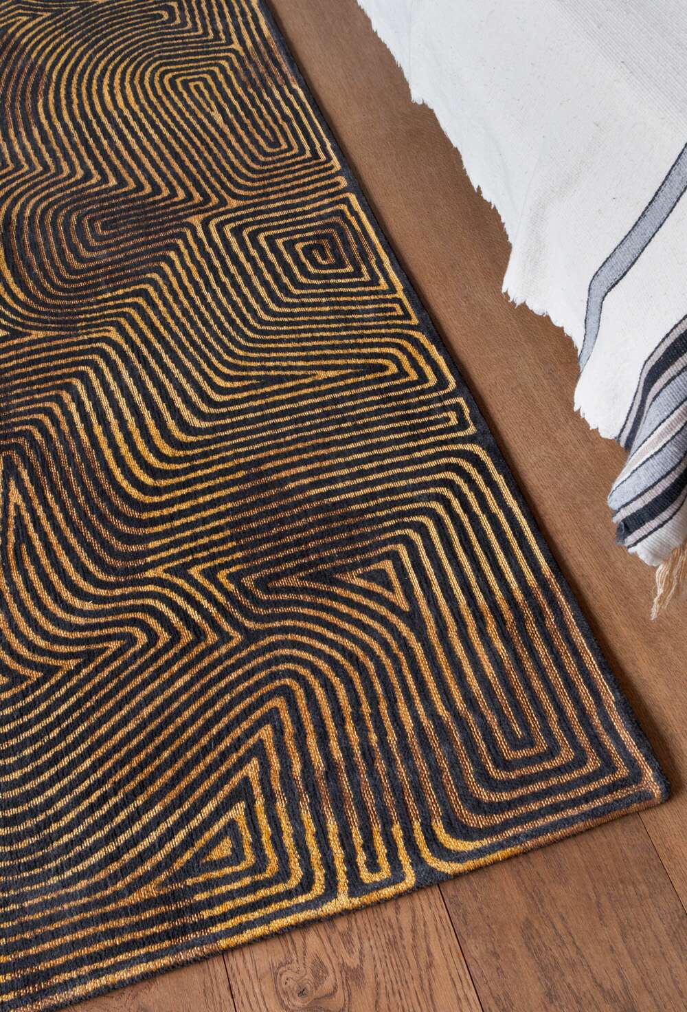 Coral 9227 Black Gold gulvteppe