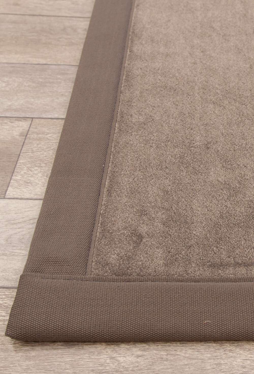 Savage Abundance 049 K17 kantet gulvteppe