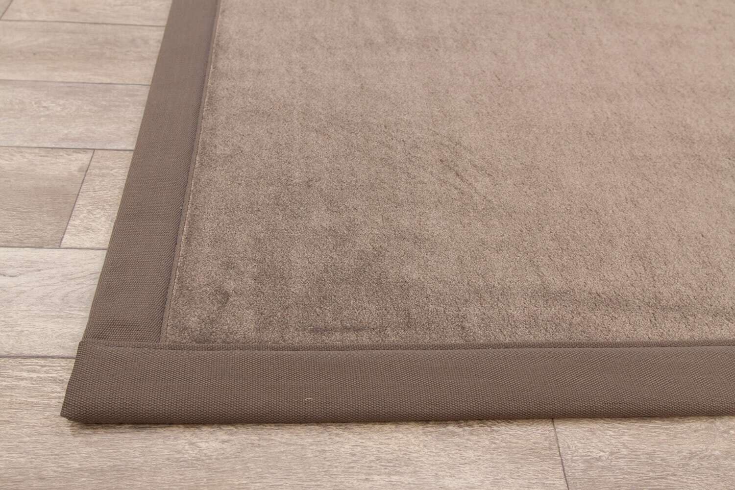 Savage Abundance 049 K17 kantet gulvteppe