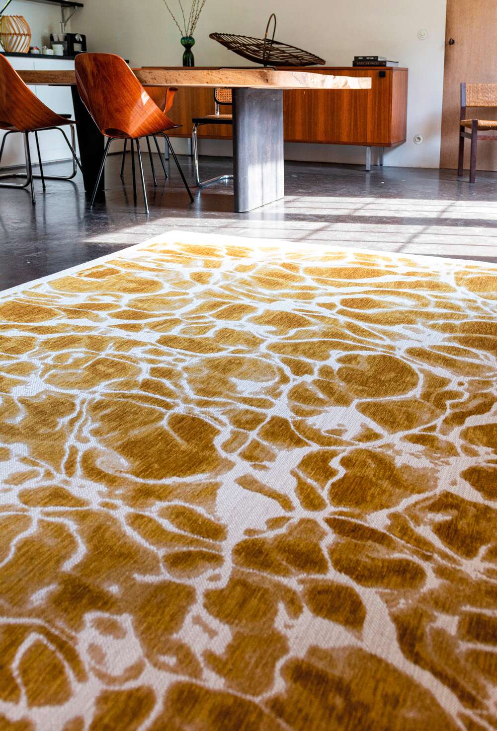 Meditation Swim 9349 Saffron gulvteppe